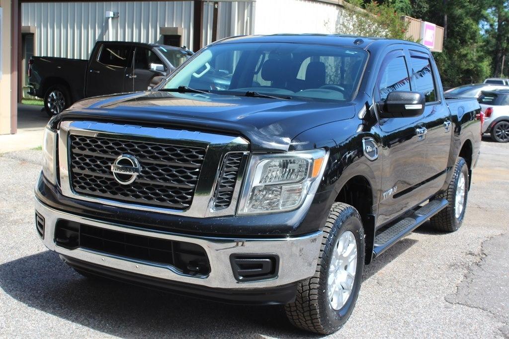 Nissan Titan 4x4 Crew Cab SV 2017