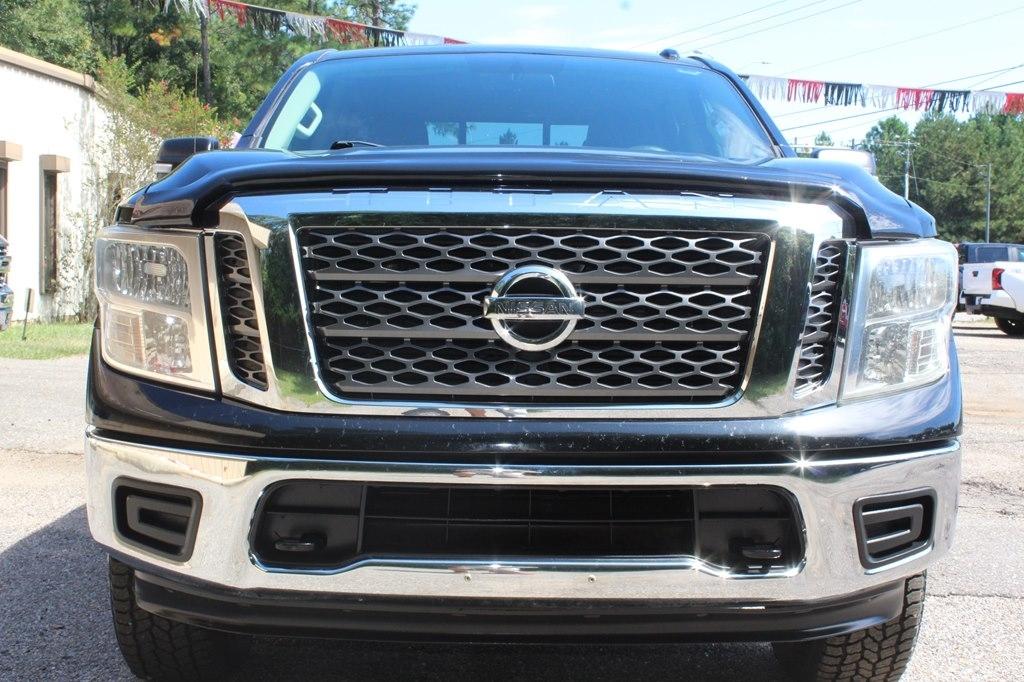 Nissan Titan 4x4 Crew Cab SV 2017