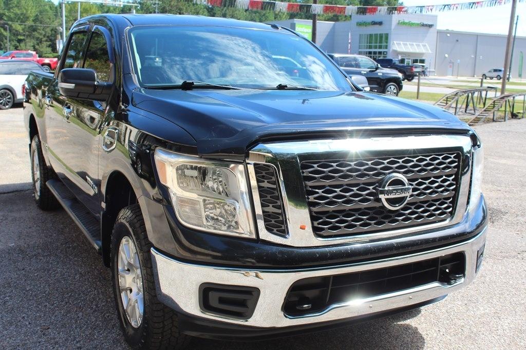 Nissan Titan 4x4 Crew Cab SV 2017