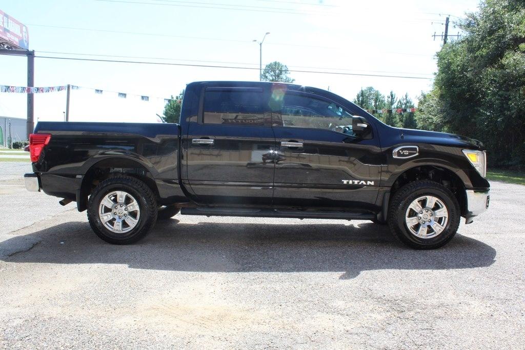 Nissan Titan 4x4 Crew Cab SV 2017