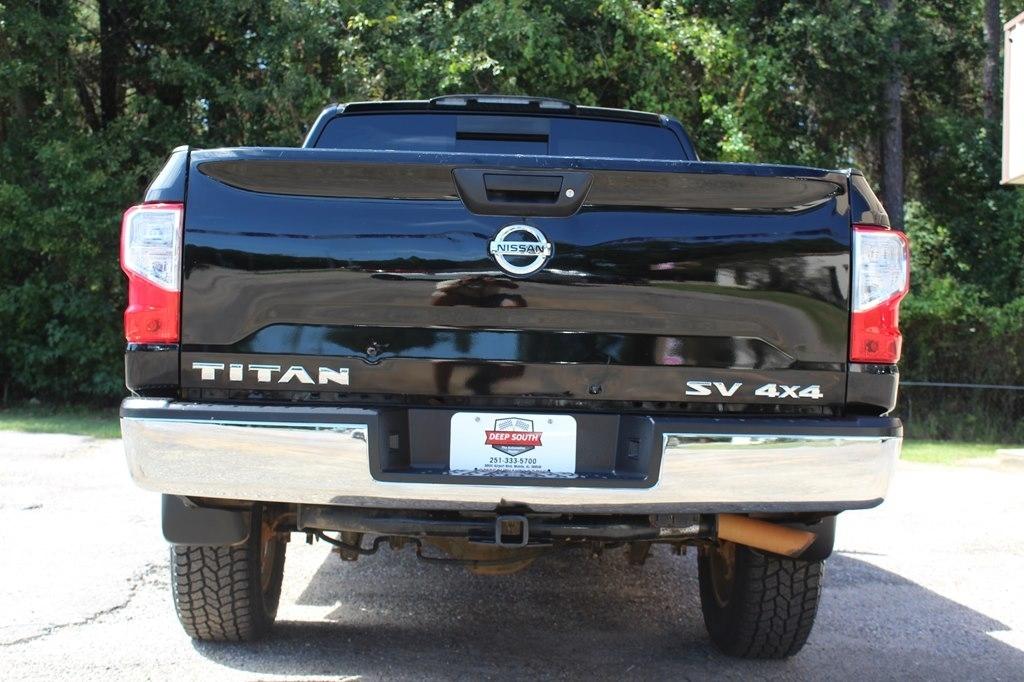 Nissan Titan 4x4 Crew Cab SV 2017