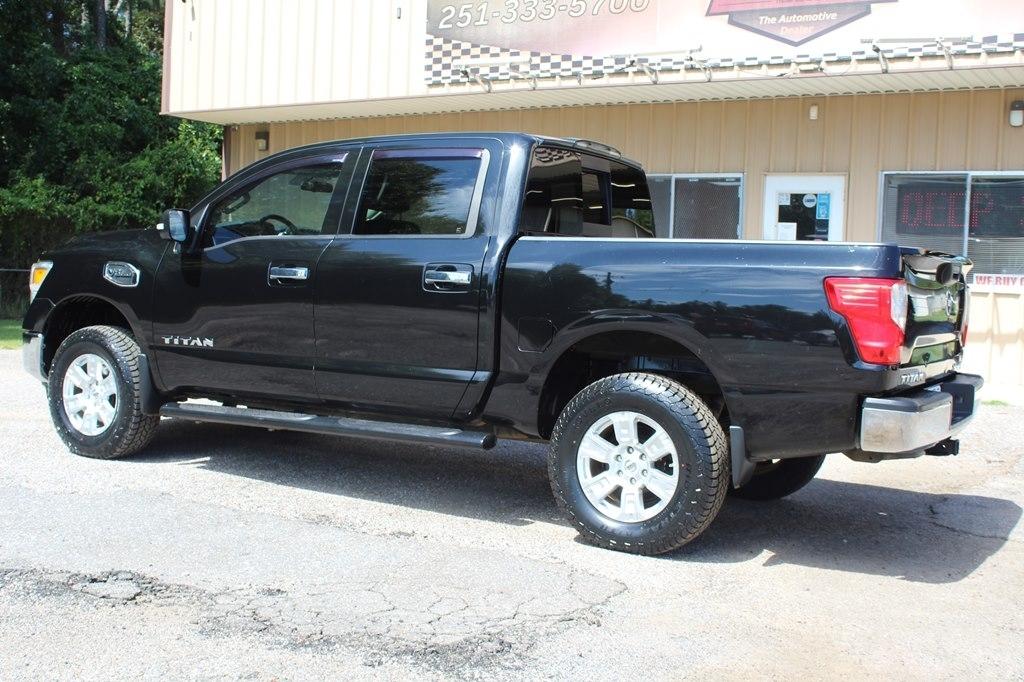 Nissan Titan 4x4 Crew Cab SV 2017