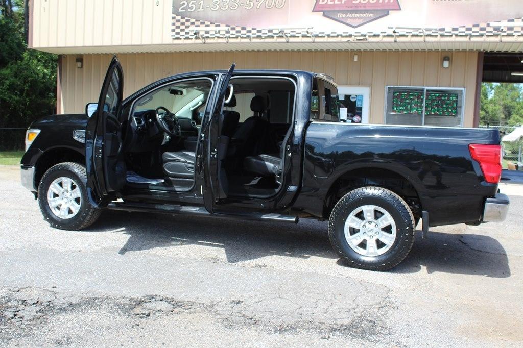 Nissan Titan 4x4 Crew Cab SV 2017