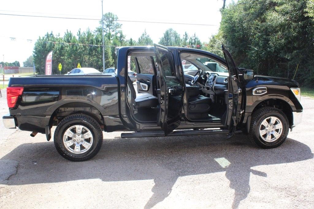 Nissan Titan 4x4 Crew Cab SV 2017