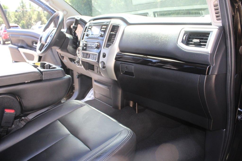 Nissan Titan 4x4 Crew Cab SV 2017