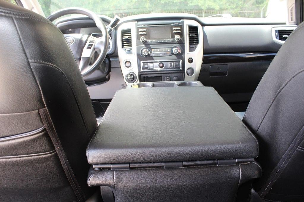 Nissan Titan 4x4 Crew Cab SV 2017