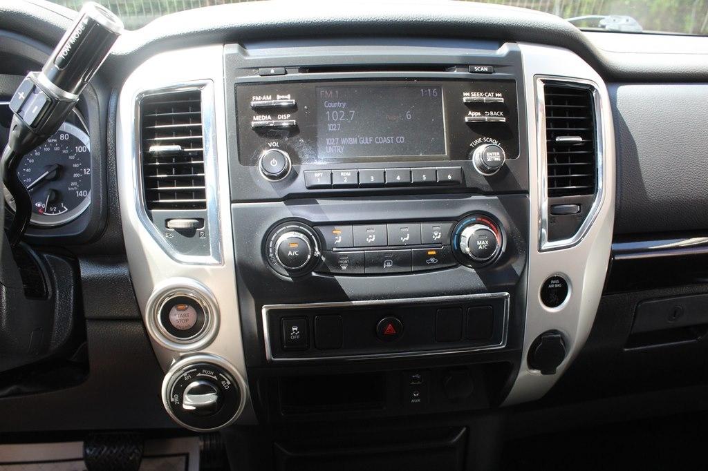 Nissan Titan 4x4 Crew Cab SV 2017