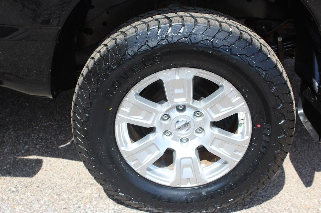 Nissan Titan 4x4 Crew Cab SV 2017