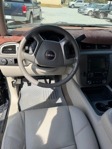 GMC Yukon XL SLT-1 1/2 Ton 2WD 2011