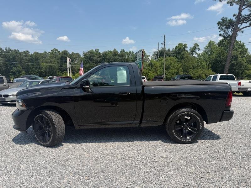 RAM 1500 Night 4x2 Regular Cab 6'4" Box 2017