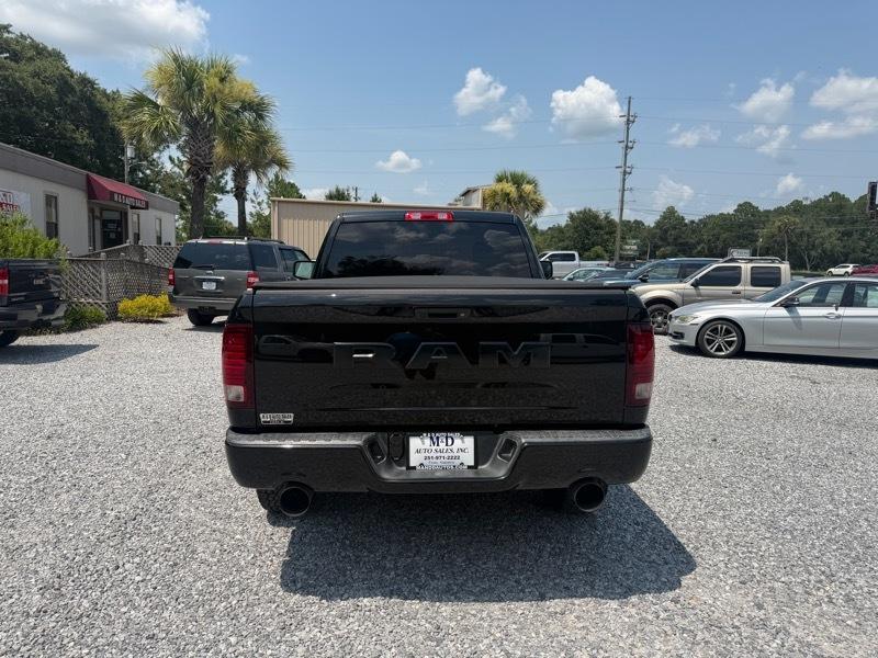 RAM 1500 Night 4x2 Regular Cab 6'4" Box 2017