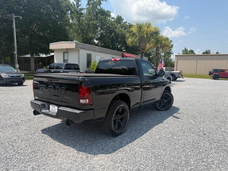 RAM 1500 Night 4x2 Regular Cab 6'4" Box 2017
