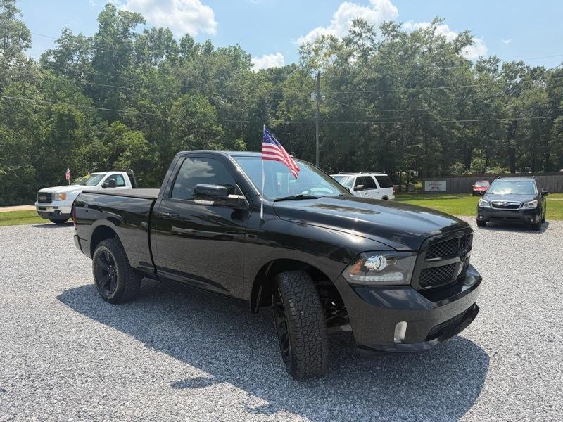RAM 1500 Night 4x2 Regular Cab 6'4" Box 2017