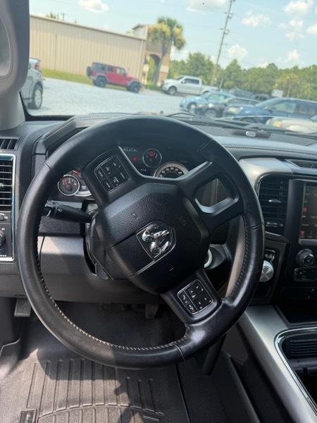 RAM 1500 Night 4x2 Regular Cab 6'4" Box 2017