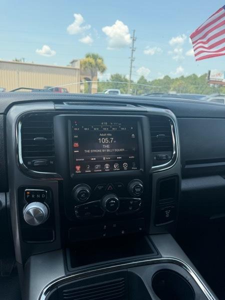 RAM 1500 Night 4x2 Regular Cab 6'4" Box 2017