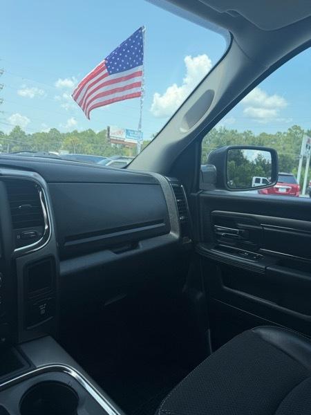 RAM 1500 Night 4x2 Regular Cab 6'4" Box 2017