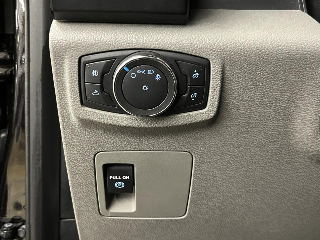 Ford F-150 photo 9