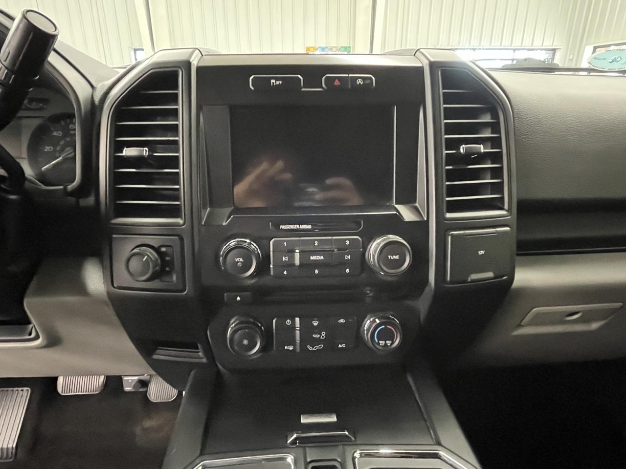 Ford F-150 photo 11