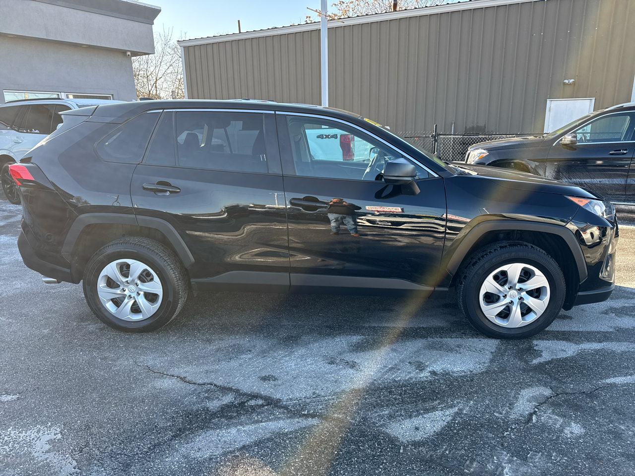 Toyota RAV4 LE AWD (Natl) 2022