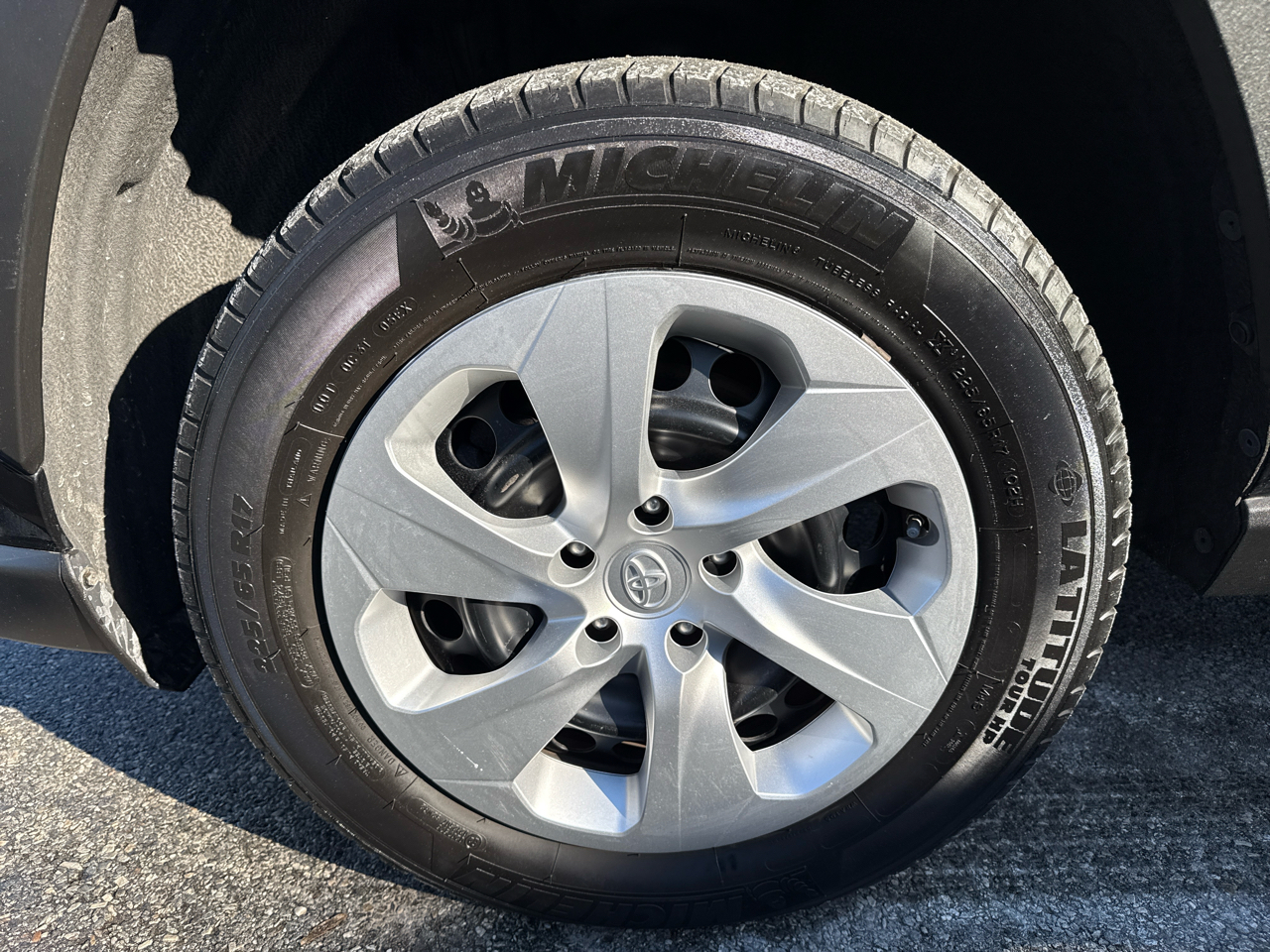 Toyota RAV4 LE AWD (Natl) 2022