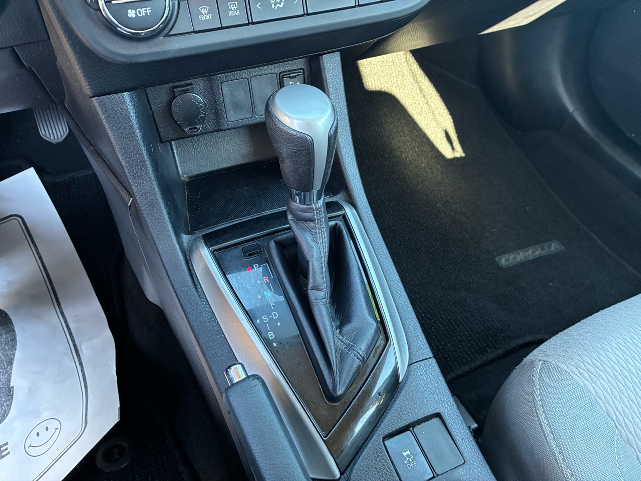 Toyota Corolla 4dr Sdn CVT LE Premium (Natl) 2015