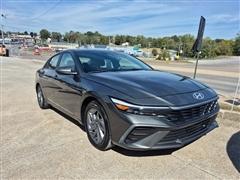 2024 Hyundai Elantra 