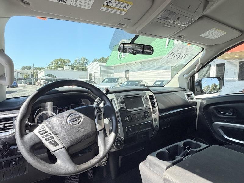 Nissan Titan  2019