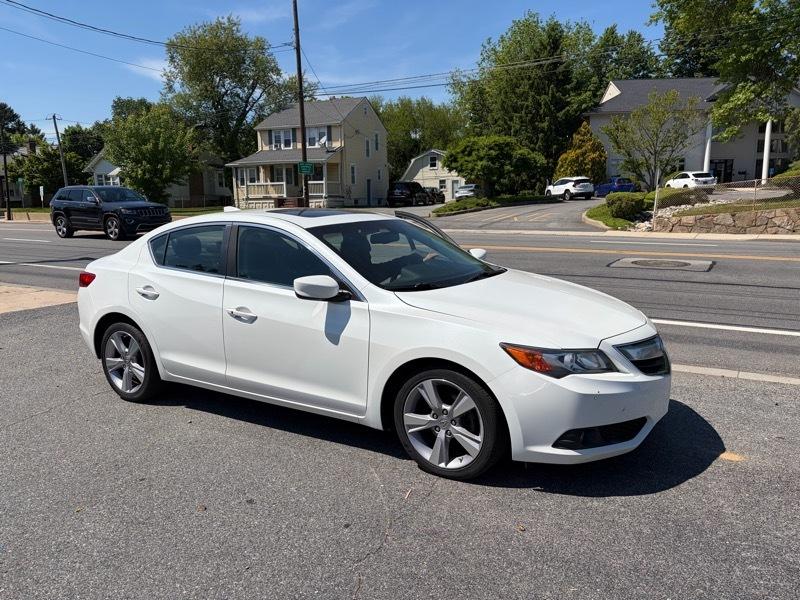 Acura ILX 5-Spd AT w/ Technology Package 2014