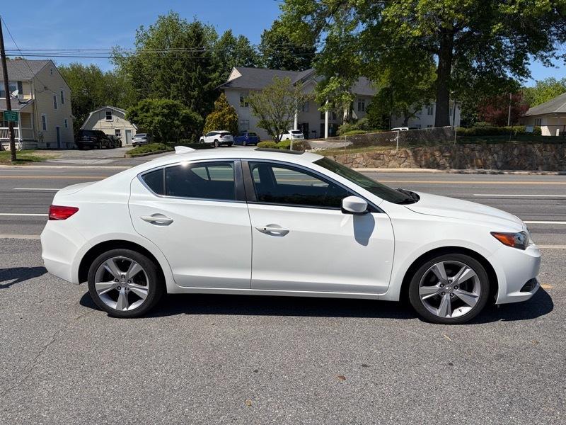 Acura ILX 5-Spd AT w/ Technology Package 2014