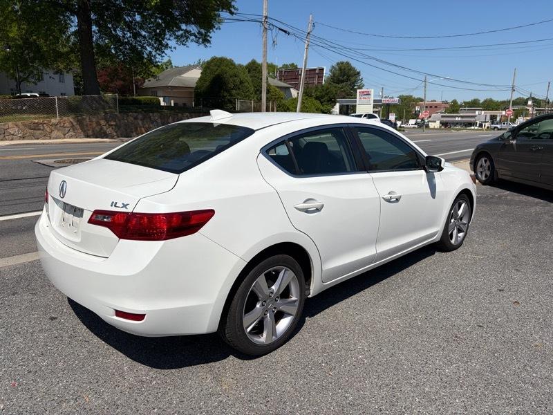 Acura ILX 5-Spd AT w/ Technology Package 2014