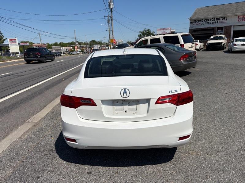 Acura ILX 5-Spd AT w/ Technology Package 2014