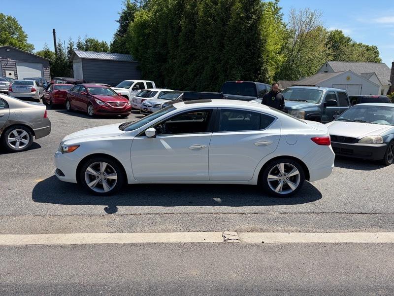 Acura ILX 5-Spd AT w/ Technology Package 2014