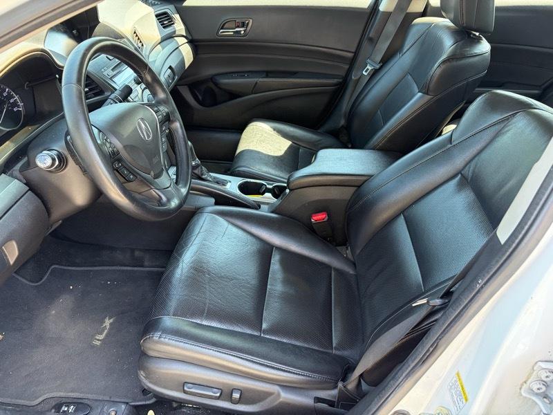 Acura ILX 5-Spd AT w/ Technology Package 2014