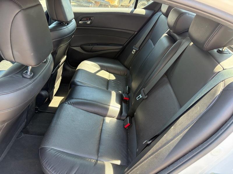 Acura ILX 5-Spd AT w/ Technology Package 2014
