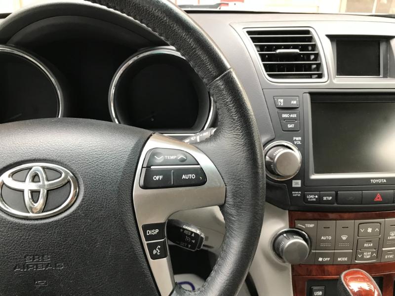 Toyota Highlander Limited 2012