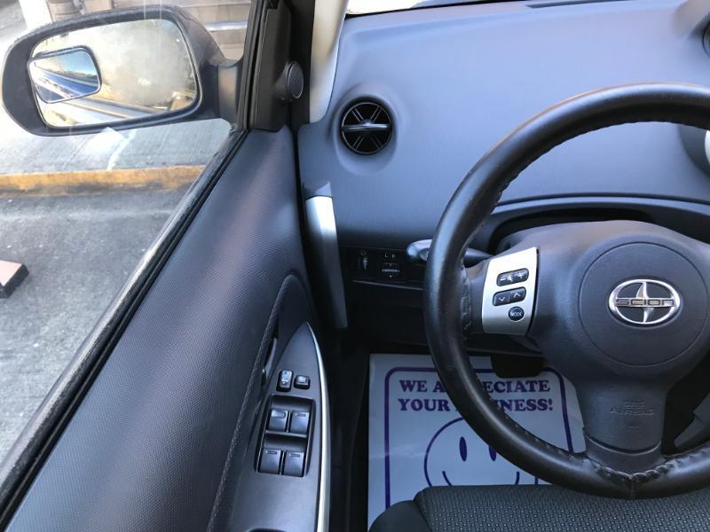 Scion xA Hatchback 2006