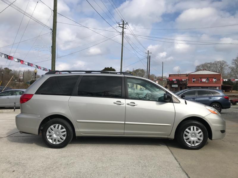 Toyota Sienna LE 2006