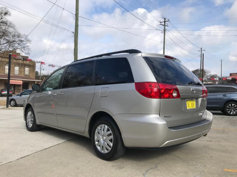 Toyota Sienna LE 2006