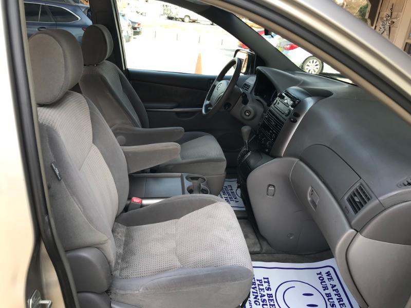 Toyota Sienna LE 2006