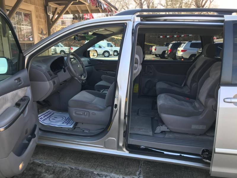 Toyota Sienna LE 2006