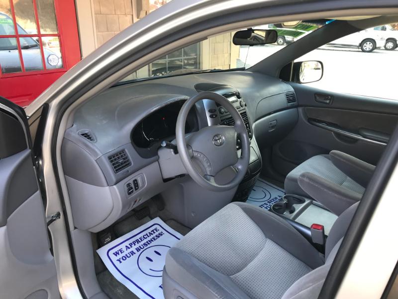 Toyota Sienna LE 2006