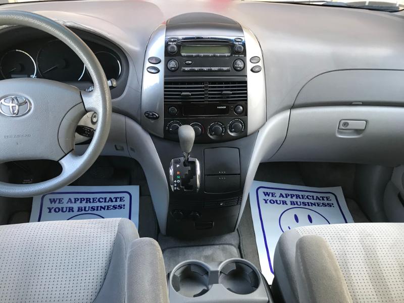 Toyota Sienna LE 2006