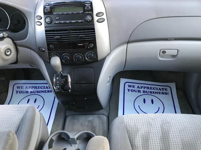 Toyota Sienna LE 2006