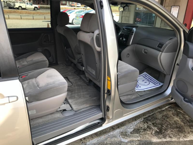 Toyota Sienna LE 2006