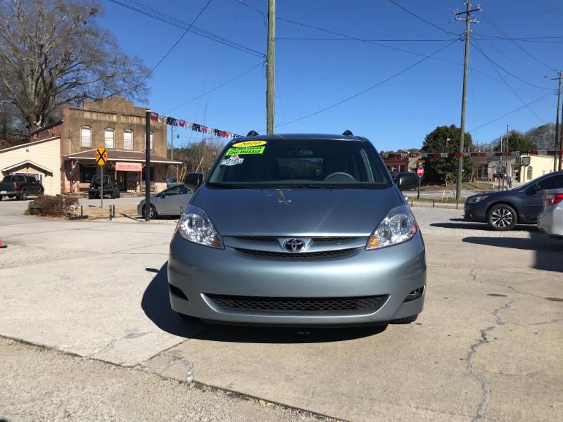 Toyota Sienna LE 2010