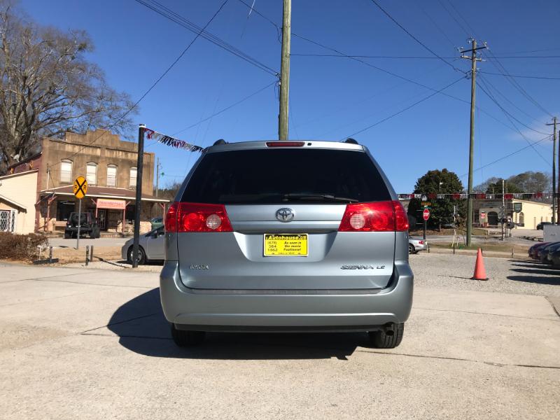 Toyota Sienna LE 2010
