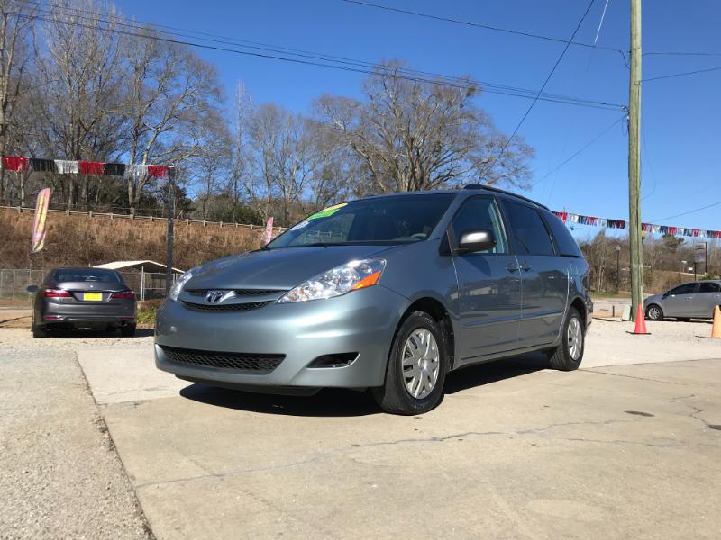 Toyota Sienna LE 2010