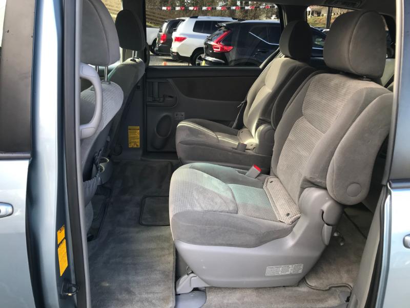 Toyota Sienna LE 2010