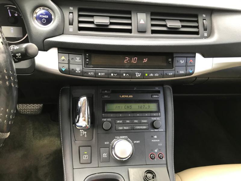 Lexus CT 200h Hybrid 2011