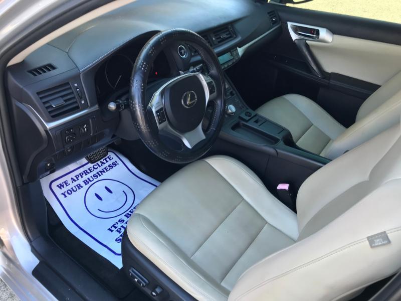 Lexus CT 200h Hybrid 2011